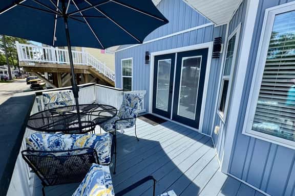 Pet-Friendly Ocean Lakes Cottage | Limo Golf Cart | King Bed | Sleeps 6 - Image 1