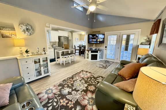 Dog-Friendly Ocean Lakes Beach Cottage | Golf Cart | Sleeps 6 | Myrtle Beach - Image 1