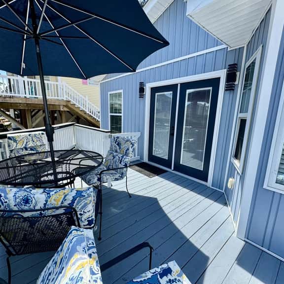 Pet-Friendly Ocean Lakes Cottage | Limo Golf Cart | King Bed | Sleeps 6 - Image 1