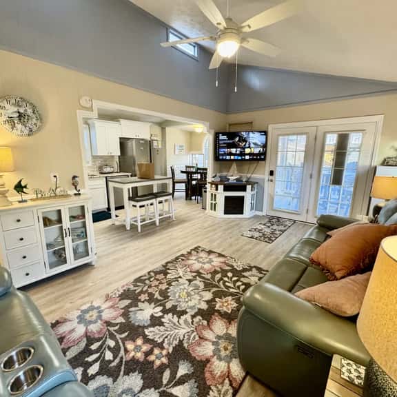 Dog-Friendly Ocean Lakes Beach Cottage | Golf Cart | Sleeps 6 | Myrtle Beach - Image 1