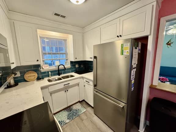 Pet-Friendly Ocean Lakes Beach House | King Bed | Golf Cart | Sleeps 5 - Image 5