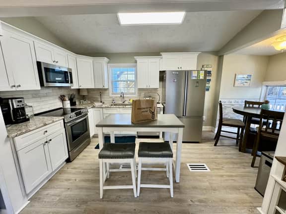 Dog-Friendly Ocean Lakes Beach Cottage | Golf Cart | Sleeps 6 | Myrtle Beach - Image 2