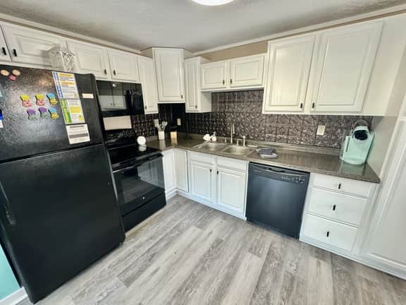 Pet-Friendly Ocean Lakes Beach House | Free Golf Cart | Sleeps 5 | Near Beach - Image 2